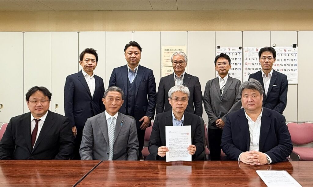《 介護人材政策研究会が黒田秀郎老健局長に要望書を提出｜17日 》