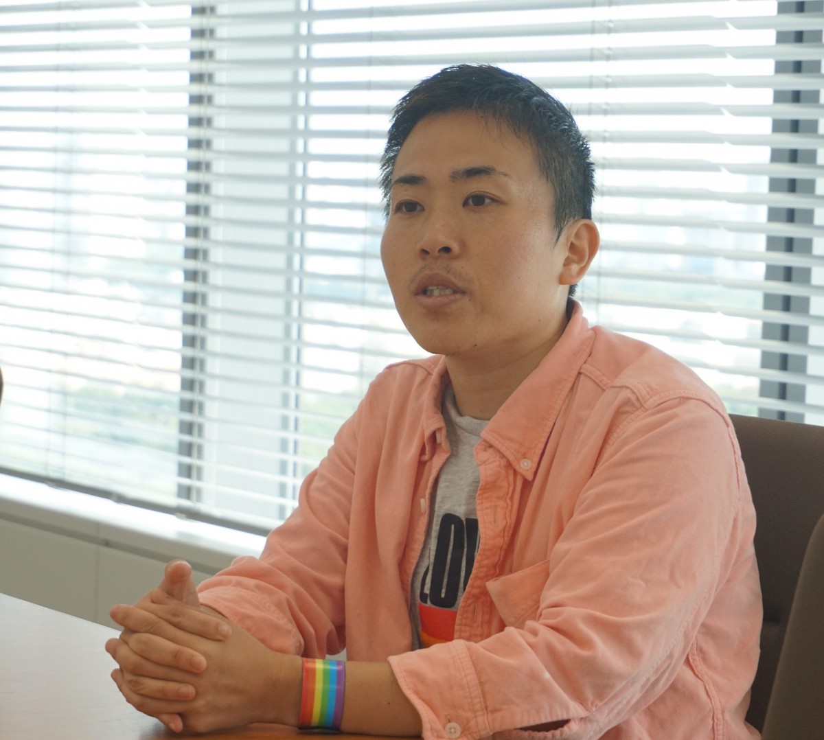 「院内にレインボーカラーのフラッグやシールを掲出すると、LGBTに理解があることが伝わりやすいです」と話す浅沼さん