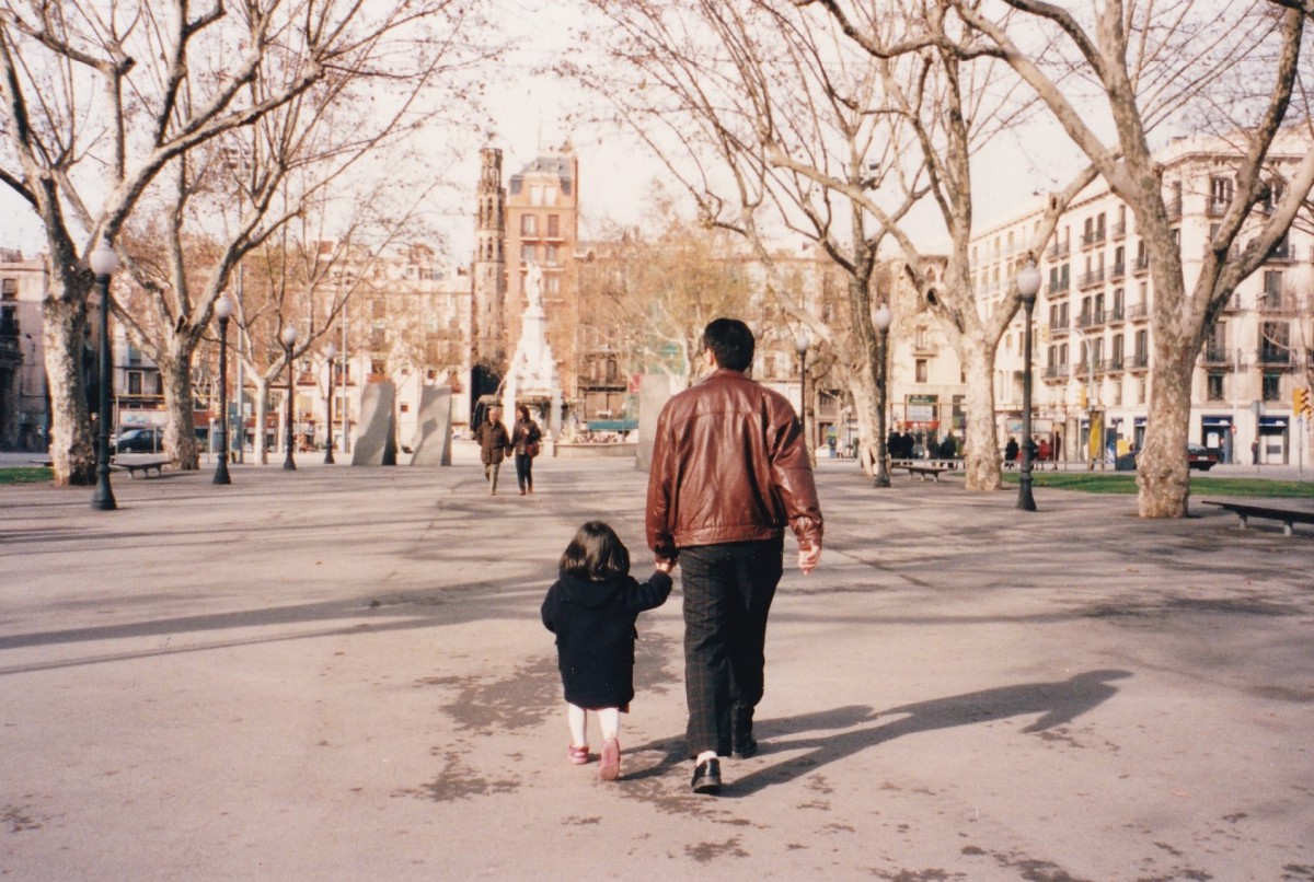 スペインの街並みは私のふるさと。よく父と散歩していた通り。